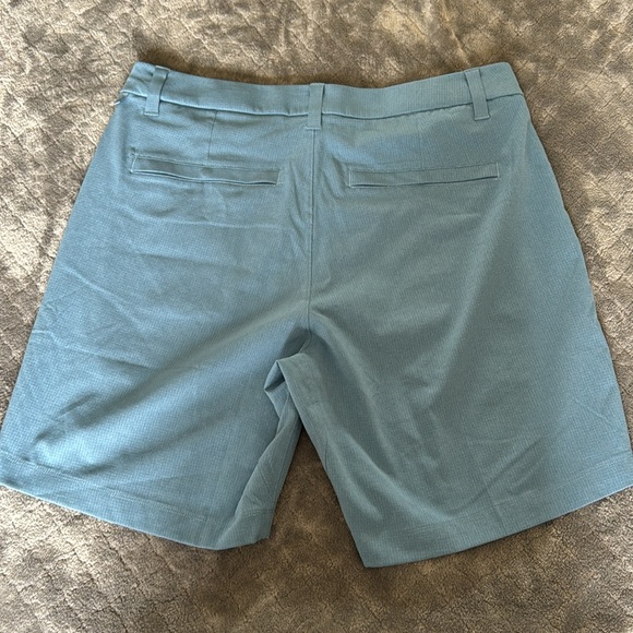 Lululemon Commission Classic-Fit Short Ventlight HEMMED 7.5” length - Picture 3 of 5